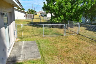 508 SE 7th St, Unit 107 in Cape Coral, FL - Foto de edificio - Building Photo