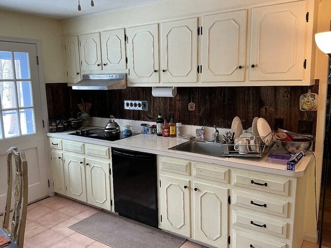1 Indian Trl in Exeter, NH - Building Photo - Building Photo
