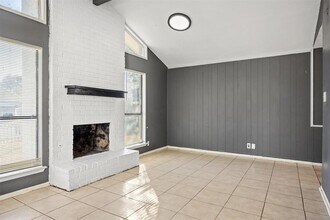 2102 Lamplight Village Cir in Austin, TX - Building Photo - Building Photo