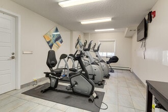 Avalon Court in Edmonton, AB - Building Photo - Building Photo