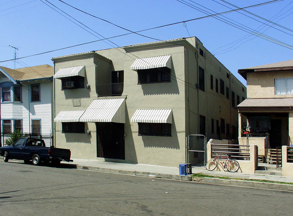 1511 W 11th Pl in Los Angeles, CA - Foto de edificio