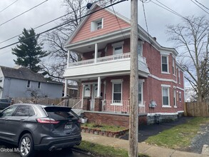 1130 Pleasant St in Schenectady, NY - Building Photo - Building Photo