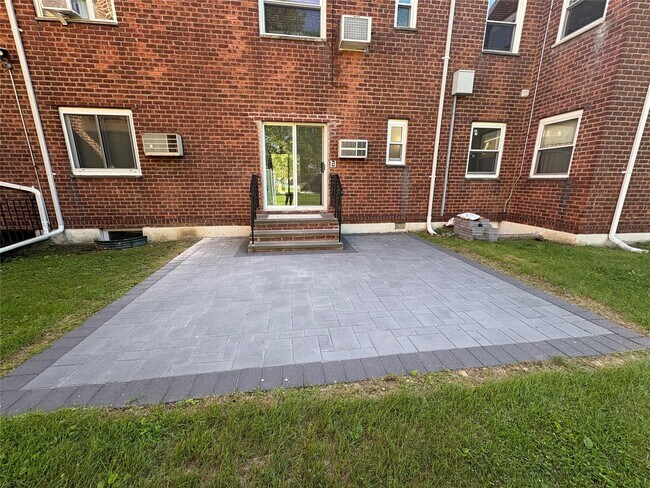 75-5 254th St in Queens, NY - Building Photo - Building Photo