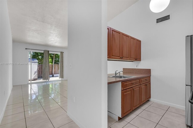 6713 NW 188th Terrace in Hialeah, FL - Building Photo - Building Photo