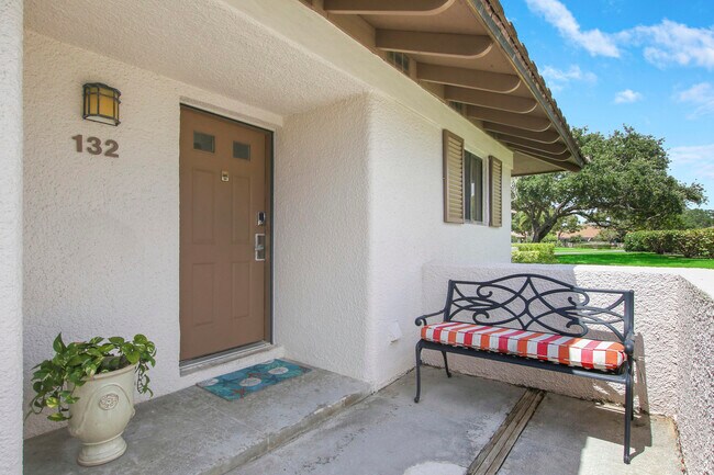 132 Club Dr in Palm Beach Gardens, FL - Building Photo - Building Photo
