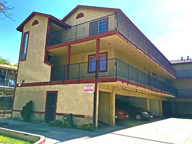 325 Garnsey St in Santa Ana, CA - Building Photo - Building Photo