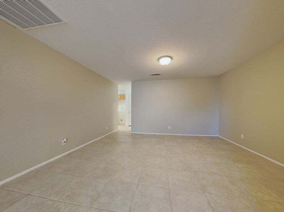 38647 Annette Ave in Palmdale, CA - Building Photo