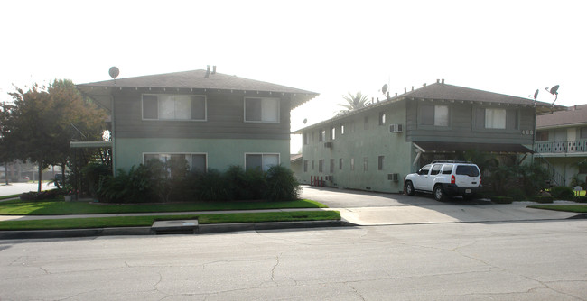 209-219 Barranca Covina CA in Covina, CA - Foto de edificio - Building Photo