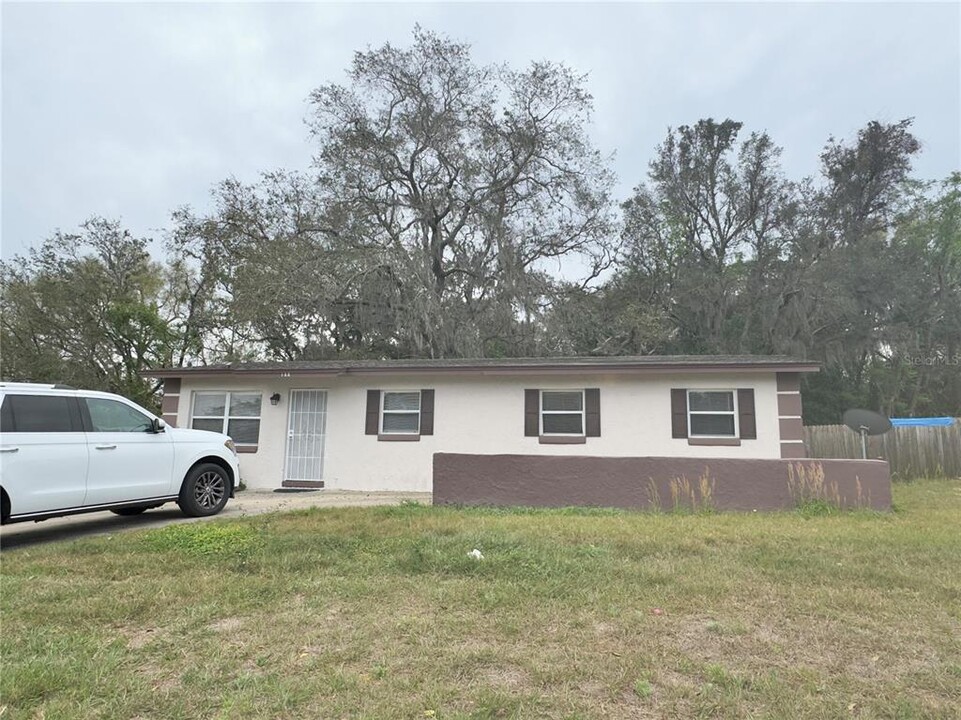 122 W Celeste St in Apopka, FL - Building Photo