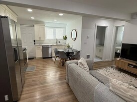 3730 SW 99th St in Seattle, WA - Building Photo