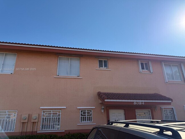 8084 NW 10th St in Miami, FL - Building Photo - Building Photo