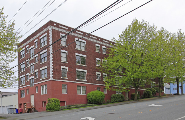 Madrona Apartments in Everett, WA - Building Photo - Building Photo