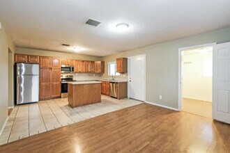 8134 W Flower St in Phoenix, AZ - Building Photo - Building Photo