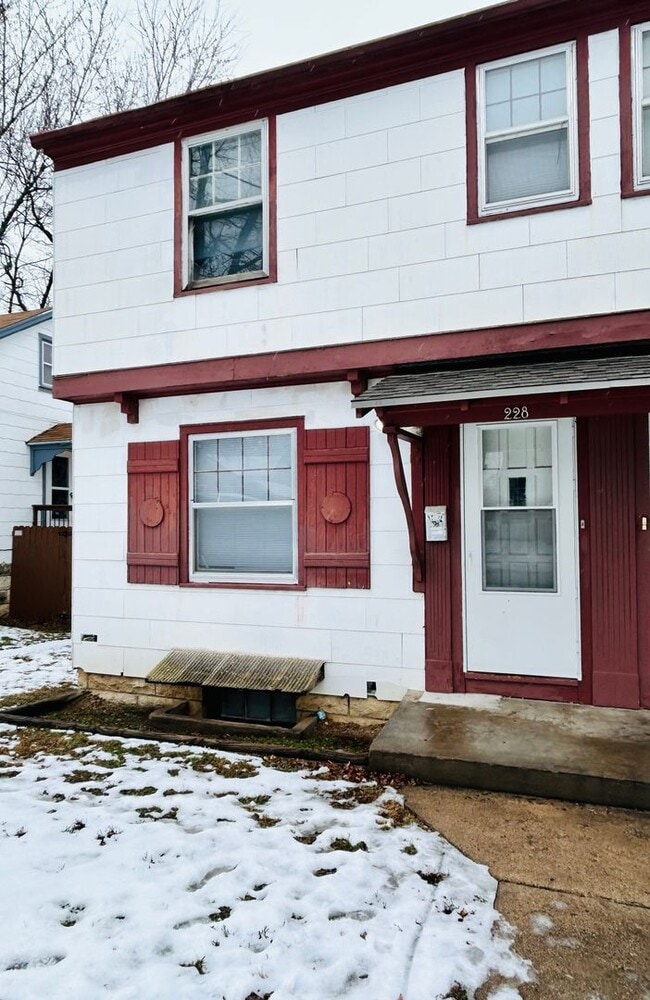 228 W Chestnut St in Junction City, KS - Building Photo - Building Photo