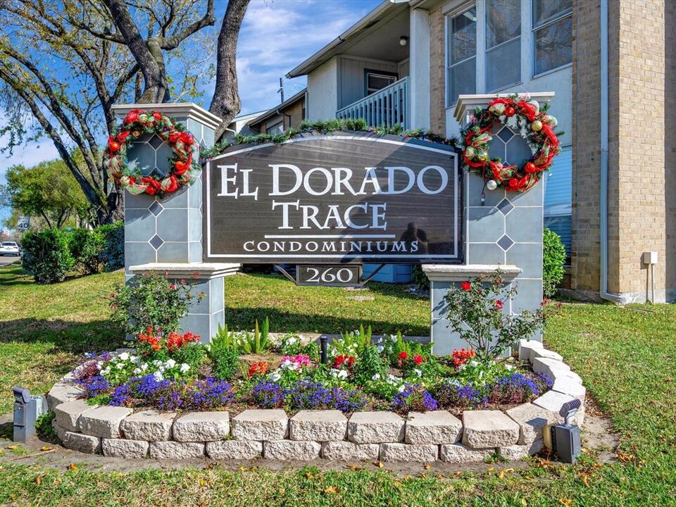 260 El Dorado Blvd in Webster, TX - Building Photo