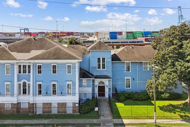property at 4716 Annunciation St