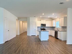 108 Bear Oak St in Hutto, TX - Building Photo - Building Photo