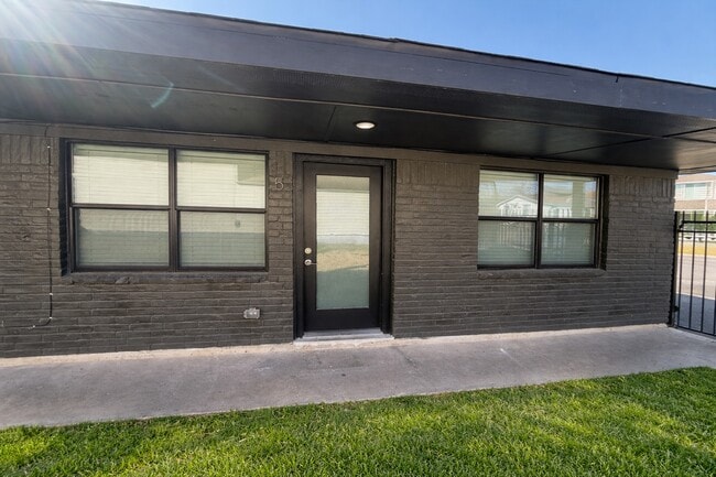 property at 618 E 40th St