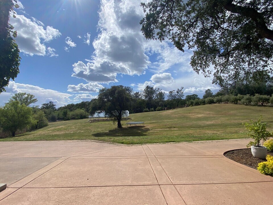 4979 Florence Ct in Auburn, CA - Building Photo