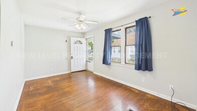 413 E 6th St in Newton, KS - Building Photo - Building Photo