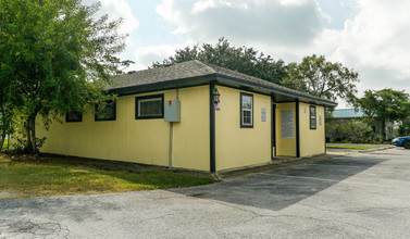 Cedar Bayou MHC in Baytown, TX - Foto de edificio - Building Photo