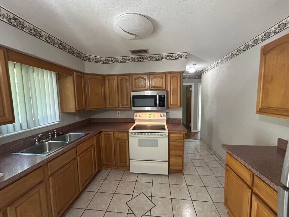 1271 McNeill Rd in North Fort Myers, FL - Building Photo