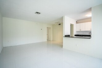 Biarritz Place in Miami Beach, FL - Building Photo - Building Photo
