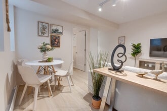 4050 Chem. de Trafalgar, Unit SI ID1385471P in Montréal, QC - Building Photo - Building Photo