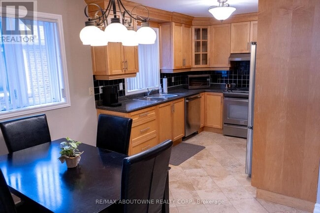 283 Lanor Ave in Toronto, ON - Building Photo - Building Photo
