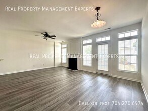 16810 Hugh Torance Pky in Huntersville, NC - Foto de edificio - Building Photo