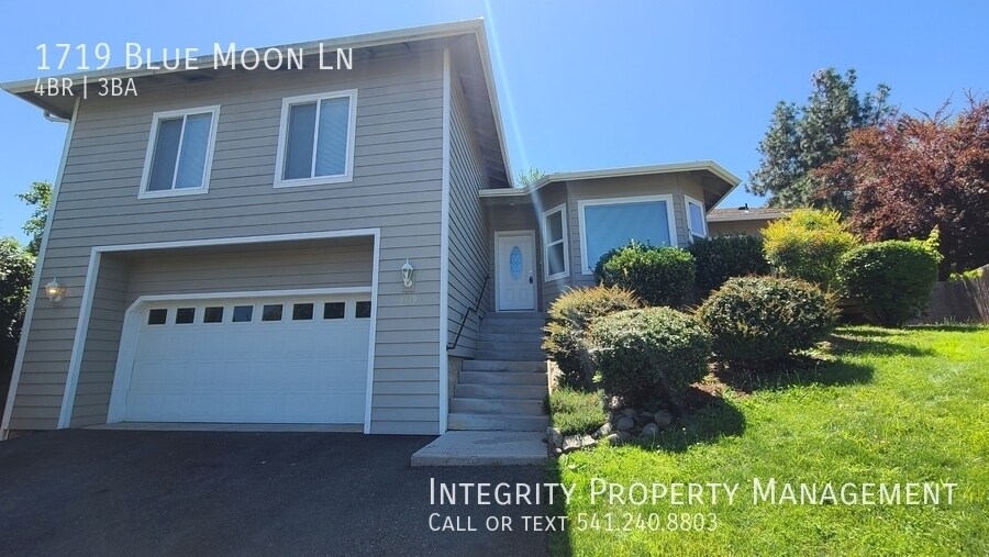 1719 Blue Moon Ln in Grants Pass, OR - Building Photo