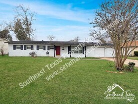 1475 Rikisha Ln in Beaumont, TX - Building Photo