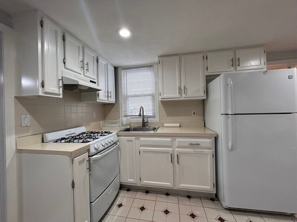 6 Jefferson St, Unit 4 in Cambridge, MA - Building Photo