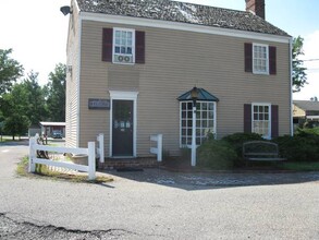 24 Turntable Jct, Unit APT.1 in Flemington, NJ - Building Photo - Building Photo