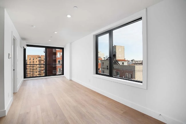 23-33 Astoria Blvd in Queens, NY - Building Photo - Building Photo