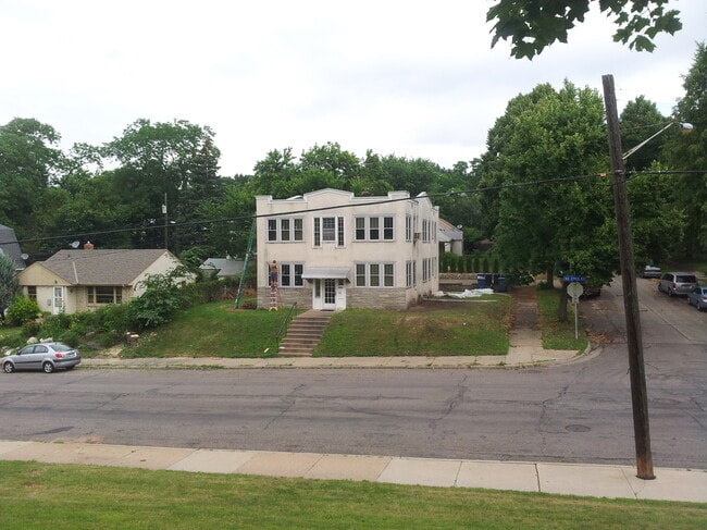 1221 29th Avenue Northeast, Unit #4 in Minneapolis, MN - Building Photo - Building Photo