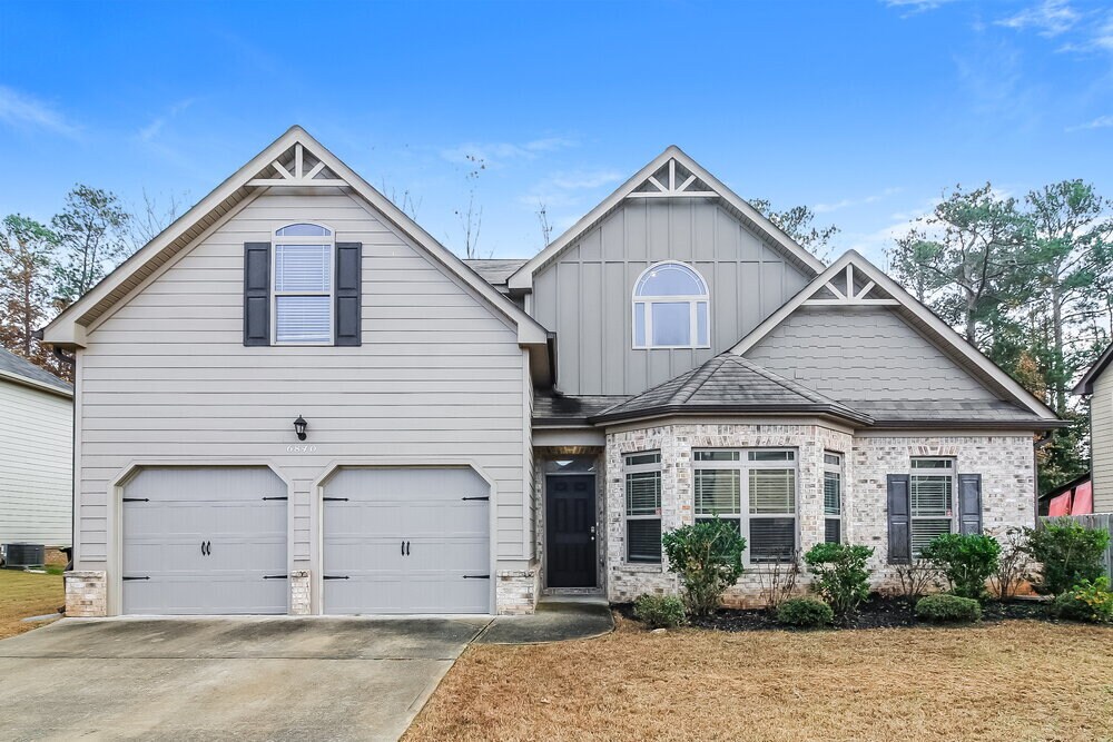 6840 Diamond Dr in Rex, GA - Building Photo