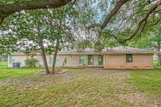 8713 Wayfarer Ln in Houston, TX - Building Photo - Building Photo