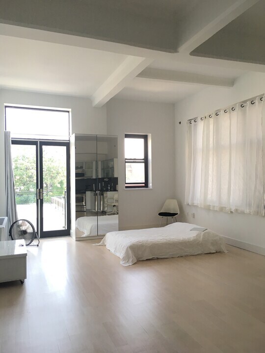 242 S 1st St in Brooklyn, NY - Foto de edificio