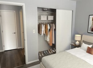 Lakeshore Place in Dayton, OH - Building Photo - Building Photo