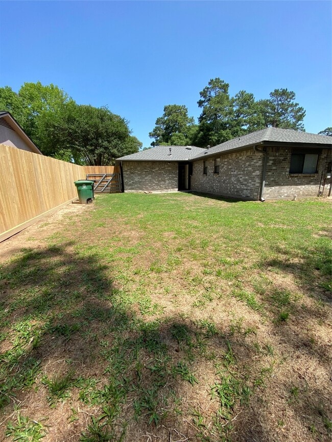 property at 2714 Sherwood Hollow Ln
