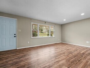 3945 Sloping Dr in Bellbrook, OH - Foto de edificio - Building Photo