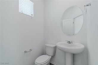 7335 Legacy Pt St in Las Vegas, NV - Building Photo - Building Photo