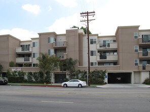 Laurel Canyon in Valley Village, CA - Foto de edificio - Building Photo
