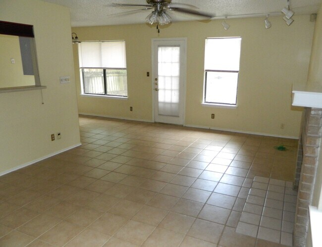 8804 Springmail Cir-Unit -A in Austin, TX - Building Photo - Building Photo