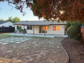 6520 Debs Ave in West Hills, CA - Foto de edificio - Building Photo