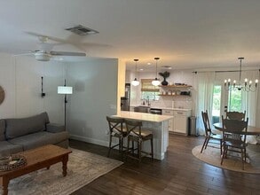 8713 SE Sandridge Ave in Hobe Sound, FL - Building Photo - Building Photo