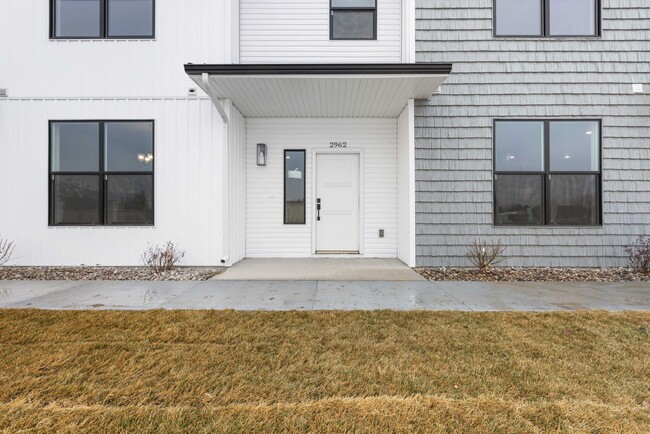 2962 Huntshire Ave in Ammon, ID - Foto de edificio - Building Photo