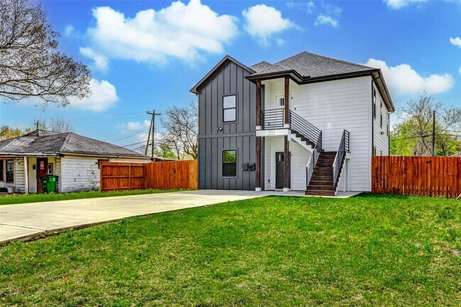 5854 Southville St in Houston, TX - Building Photo - Building Photo