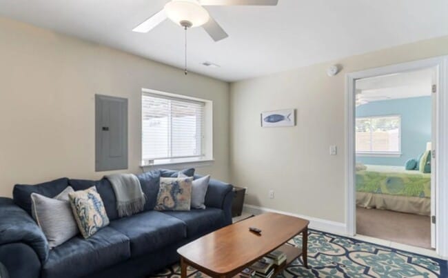 property at 618 S 4th Ave